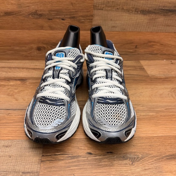 Saucony Mesh women size 6.5 Sneakers in White and Blue - Picture 3 of 8